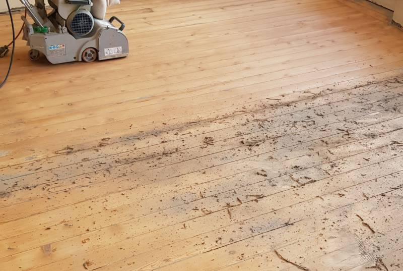 Ponçage plancher en bois massif vernis appartement à Bordeaux